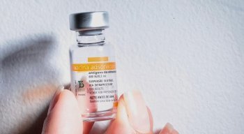 A operação de distribuição das vacinas começou já na madrugada