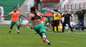 Com gol de Rogério (ex-Sport e Náutico), Juventude vence Figueirense e ajuda o Timbu