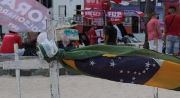Concentração da carreata teve início na Agamenon Magalhães, em frente à Fábrica Tacaruna