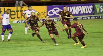 Thiago Neves e Maidana marcaram os gols da vitória do Sport