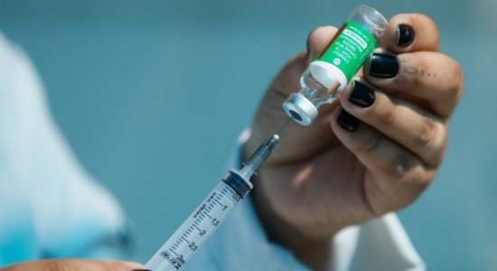 Veja quais cidades de Pernambuco receberam lotes da vacina vencida da AstraZeneca