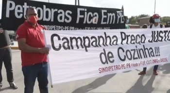 No local, também há concentração de representantes dos metalúrgicos e de movimentos sociais.