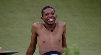 Lucas Penteado é recebido calorosamente em casa após saída do BBB 21