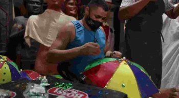 Os artistas plásticos comemoram o aumento das encomendas em um ano sem carnaval de rua