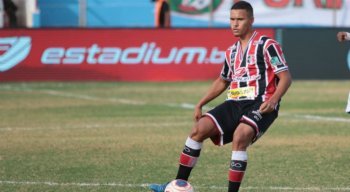 André se destacou com a camisa do Santa Cruz na temporada 2020 e está acertando com o Atlético-GO