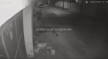 Quem circula pelas ruas do bairro de Campo Grande afirma que os assaltos acontecem a qualquer hora do dia.