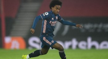Willian, meia do Arsenal, sofreu ofensas raciais online