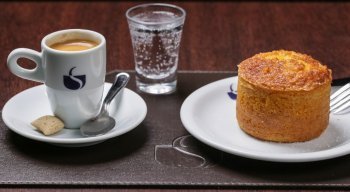 Desde sua popularização, por volta do século 17, as cafeterias logo se tornaram lugares para conversas sérias, como discussões e debates políticos