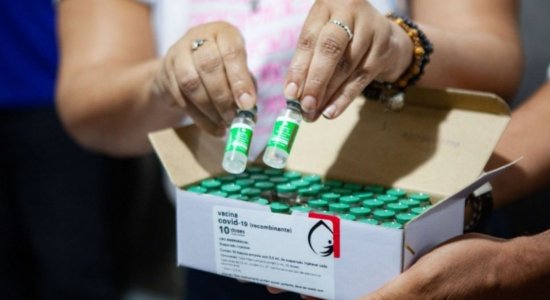 Em São Bento do Una, vacinação contra covid-19 é suspensa e mais de 2 mil doses estão sob análise