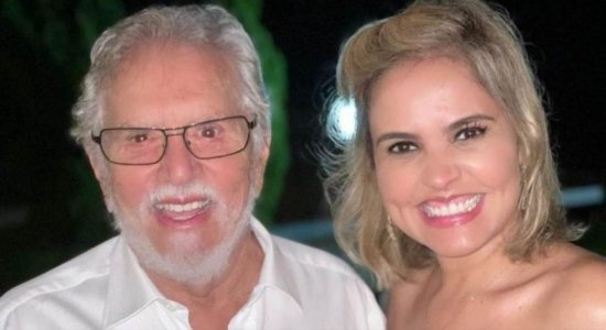 Carlos Alberto de Nóbrega e sua esposa, Renata Domingues estão internados com Covid-19