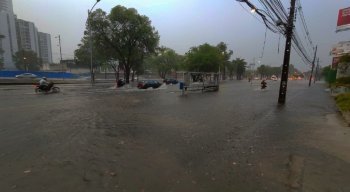 Avenida Agamenon Magalhães, no Recife, na manhã desta sexta-feira (26)