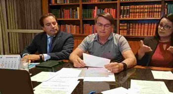 Bolsonaro falou sobre o auxílio emergencial em live semanal realizada no Facebook.