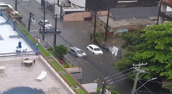 Rua Teles Júnior, nos Aflitos