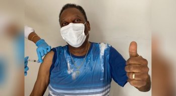 Rei do Futebol recebeu a primeira dose da CoronaVac.