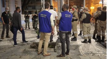 Equipes de fiscalização em rua no Centro do Recife para cumprimentos das medidas contra a covid-19