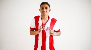 Luiz Henrique durante apresentação após retornar ao Náutico