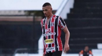 Eduardo, de 20 anos, lateral-esquerdo integrado ao elenco principal do Santa Cruz