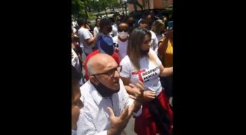 Manifestantes pedem que o governador Paulo Câmara (PSB) inclua as igrejas de Pernambuco entre os serviços essenciais durante a pandemia de covid-19