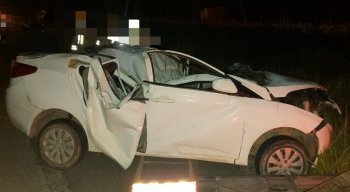 Veículo ficou completamente destruído