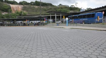 Eles também pediam o fim da dupla função dos motoristas