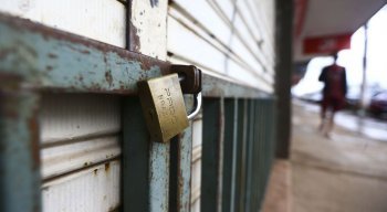 Medidas restritivas contra a covid-19 fecha serviços não essenciais por todo o Brasil