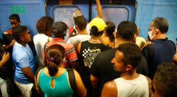 Movimentação intensa na Estação Central e TI Joana Bezerra do Metrô do Recife
