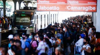 Movimentação intensa na Estação Central e TI Joana Bezerra do Metrô do Recife