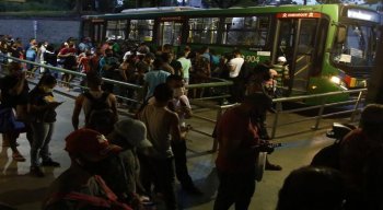 Grandes filas no Terminal Integrado da Macaxeira, nesta quinta-feira (18)