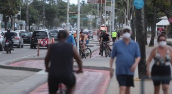 População usa calçadão de Boa Viagem