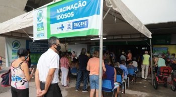 Vacinação no Geraldão na manhã desta terça-feira (23)