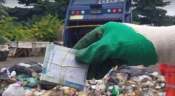 Os R$ 10 mil foram encontrados no lixo