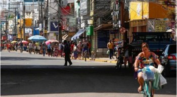 Aglomeração na Região Metropolitana de Recife mesmo com decreto que impõe quarentena em Pernambuco.