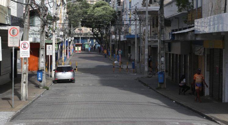 Rua vazia no Centro do Recife durante o período de quarentena