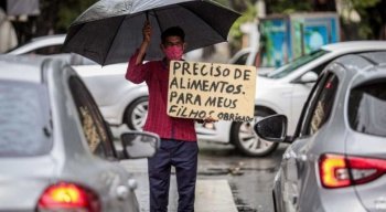 Pedido de ajuda nas ruas do Recife