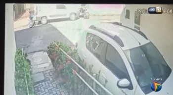 A polícia chegou até o suspeito por meio do monitoramento da tornozeleira eletrônica que ele usava.