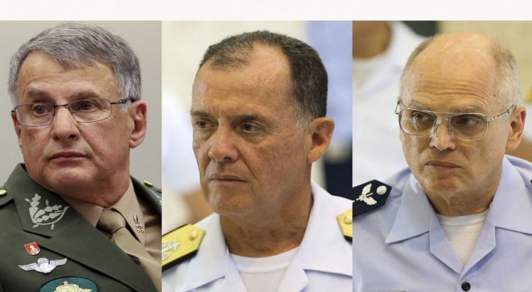 O Ministério da Defesa anunciou hoje (30) a saída dos comandantes da Marinha, do Exército e da Aeronáutica. 