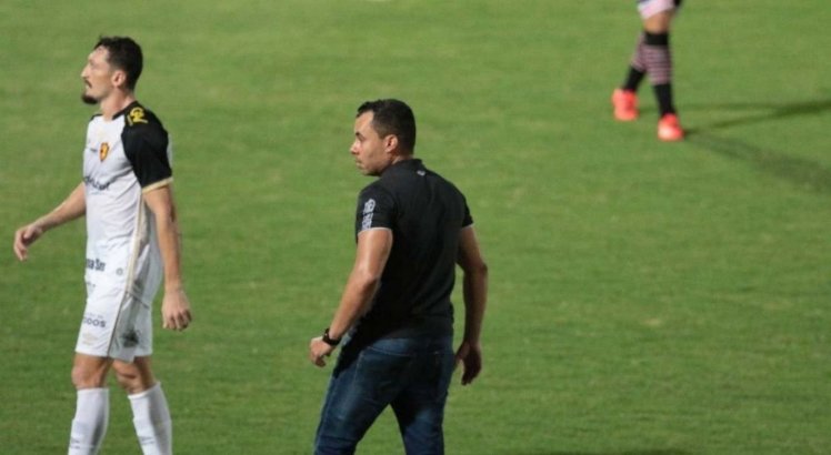 Após vitória em clássico, lateral do Sport mira duelo contra o Ceará: 'jogo da nossa vida'