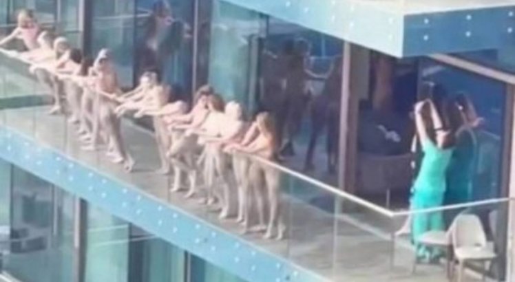 Mulheres são presas por posarem nuas em varanda de prédio; veja vídeo