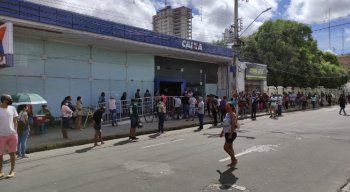 Fila em agência da Caixa Econômica Federal em Petrolina