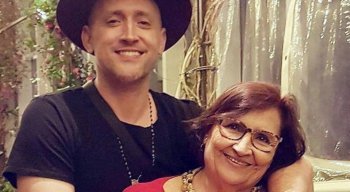 Mãe de Paulo Gustavo agradece orações para o filho e pede que fãs se cuidem