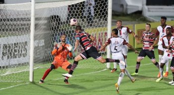 Willian Alves marcou dois gols na vitória do Santa Cruz sobre o Vera Cruz