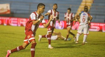 Erick marcou dois gols na vitória do Náutico diante do Salgueiro