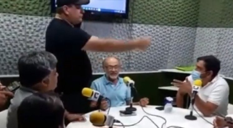 Na véspera do Dia do Jornalista, homens invadem rádio e ameaçam radialista que fez críticas a Bolsonaro, no interior de Pernambuco