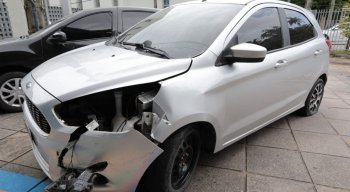 O carro em o comerciante estava foi recuperado e levado para a Delegacia de Paulista