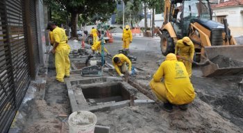 Moradores do bairro da Tamarineira, na Zona Norte do Recife, questionam obras feitas em calçadas