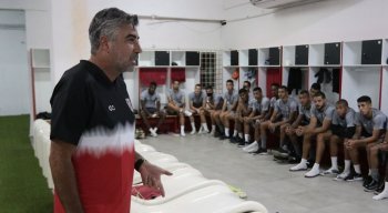 Alexandre Gallo foi apresentado oficialmente ao elenco do Santa Cruz nesta quinta-feira (15)