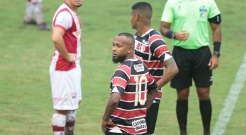 Chiquinho foi reserva no Santa Cruz e entrou no decorrer do Clássico das Emoções nos Aflitos