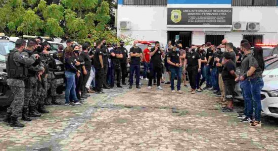Delegados e policiais prestam homenagem a Anderson Liberato