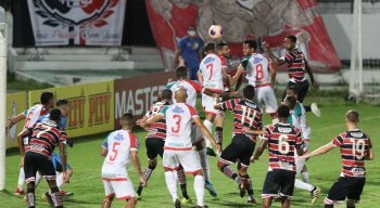 Santa Cruz e Salgueiro se enfrentaram no estádio do Arruda