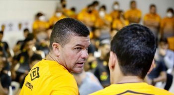 Umberto Louzer já declarou que está empenhado em conhecer o elenco do Sport